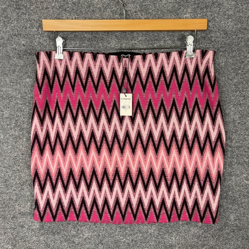 NEW Express Mini Skirt Womens L Pink NWT Zig Zag Chevron Knit Stretch Lined